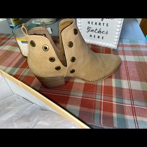 Shop hopes booties !